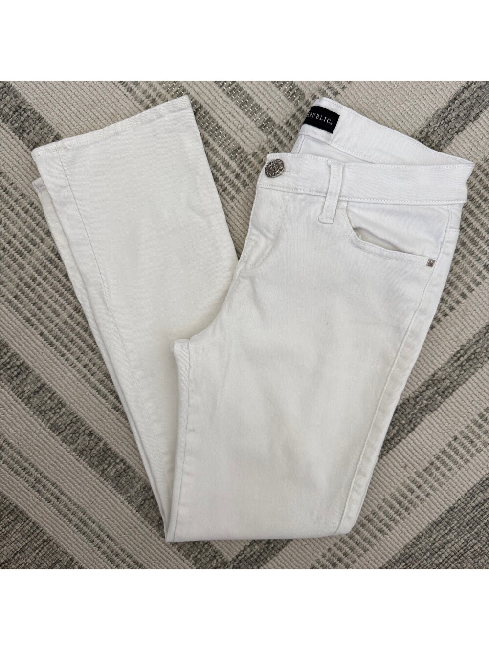 Rock & Republic Kendall White Jeans Size 4 Y2K Studded R&R Straight Leg